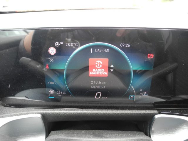 MERCEDES-BENZ GLB 200 usata, con USB