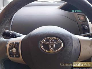 TOYOTA Yaris usata, con Sedile posteriore sdoppiato