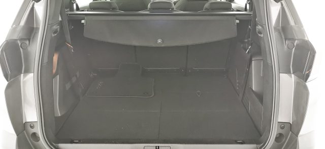 PEUGEOT 5008 usata, con Sedile posteriore sdoppiato