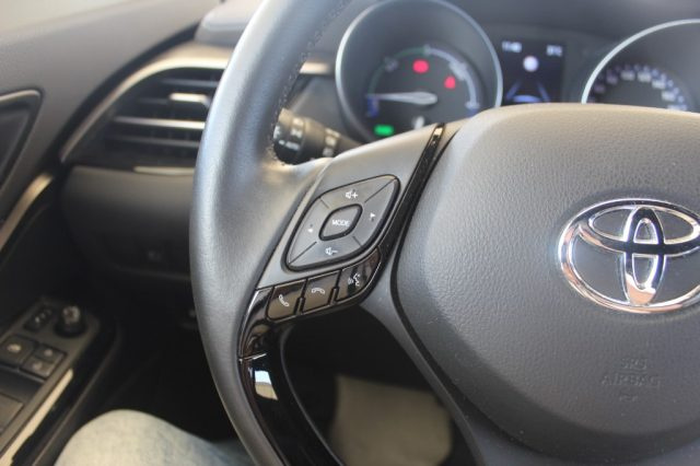 TOYOTA C-HR usata, con USB