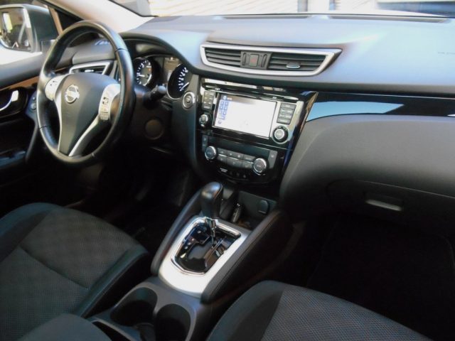 NISSAN Qashqai usata, con Controllo automatico clima