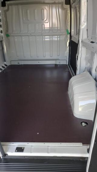PEUGEOT Boxer usata, con Park Distance Control