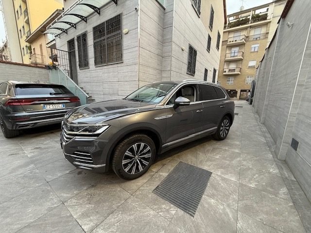 VOLKSWAGEN Touareg usata, con Chiusura centralizzata