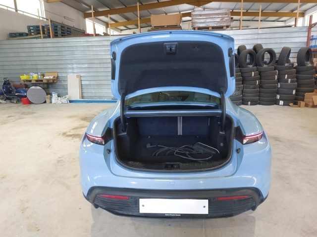 PORSCHE Taycan usata, con Frenata d