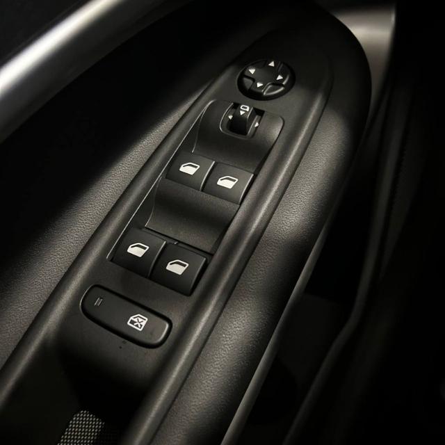 JEEP Avenger usata, con Autoradio digitale