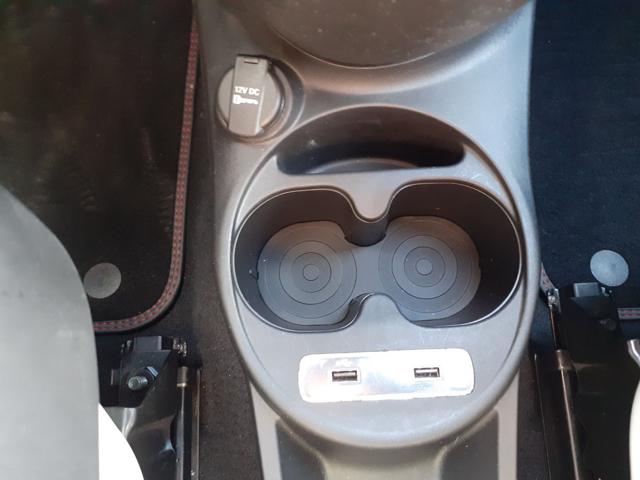 ABARTH 695 usata, con Apple CarPlay