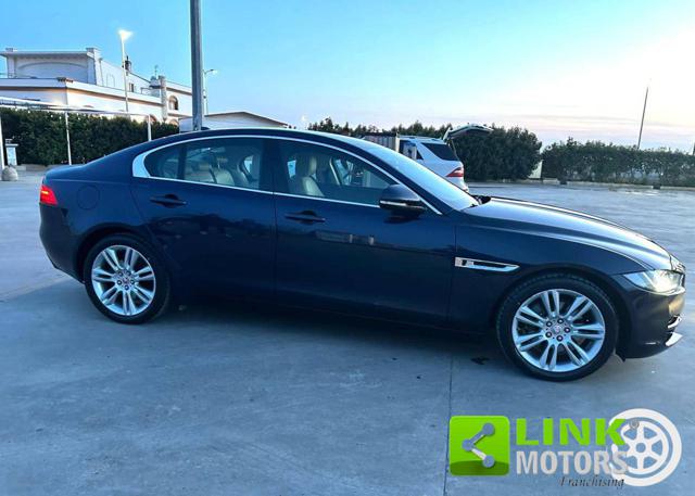JAGUAR XE usata, con Sensori di parcheggio anteriori