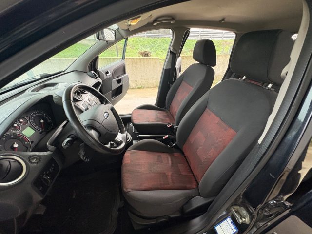FORD Fiesta usata, con Bluetooth