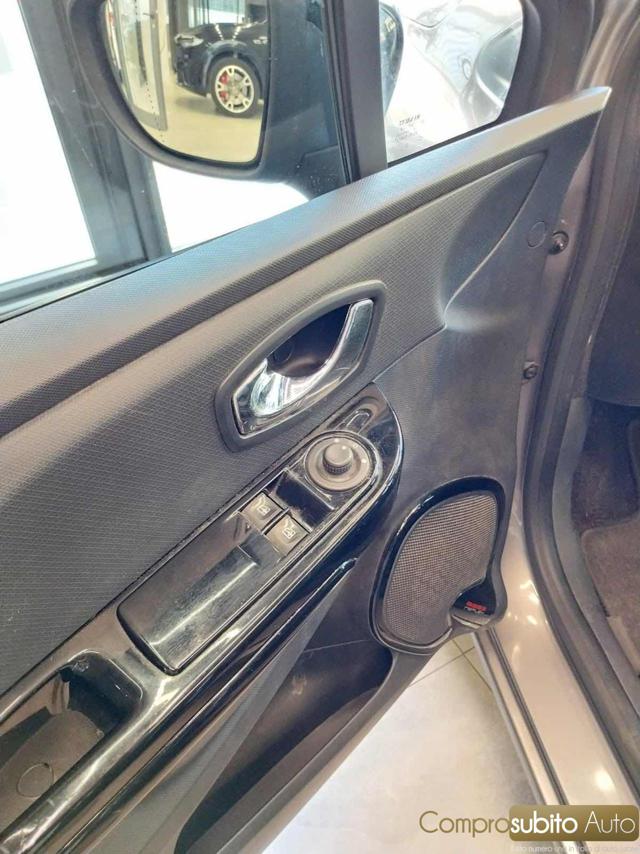 RENAULT Clio usata, con Sedile posteriore sdoppiato