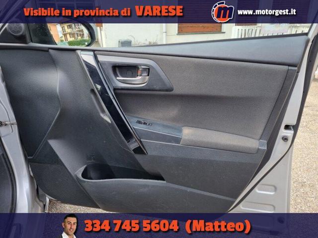 TOYOTA Auris usata, con USB