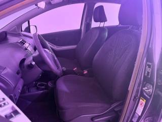 TOYOTA Yaris usata 8