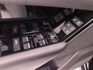 LAND ROVER Range Rover Velar usata, con Sedile posteriore sdoppiato
