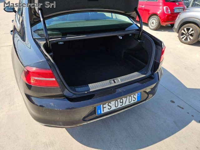 VOLKSWAGEN Passat usata, con Boardcomputer