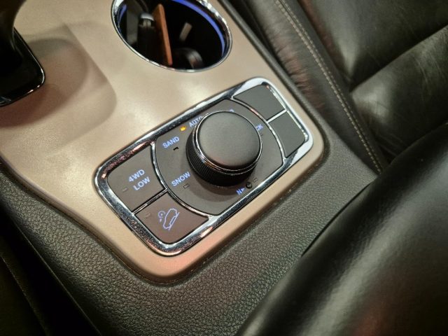 JEEP Grand Cherokee usata, con Leve al volante