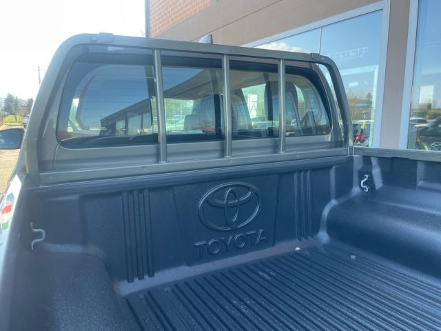 TOYOTA Hilux usata, con Autoradio digitale