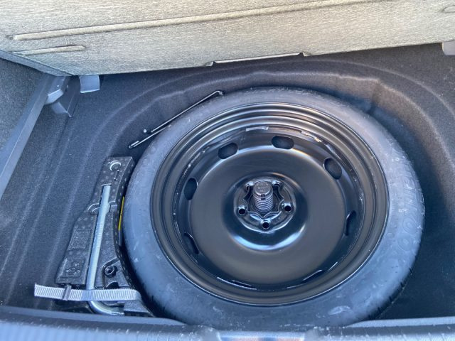 VOLKSWAGEN Golf usata, con USB