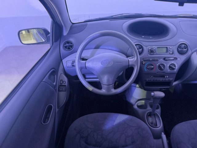 TOYOTA Yaris usata 12