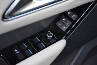 LAND ROVER Range Rover Velar usata, con Sistema di navigazione