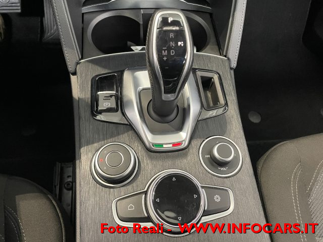 ALFA ROMEO Stelvio usata, con Sensore di luce
