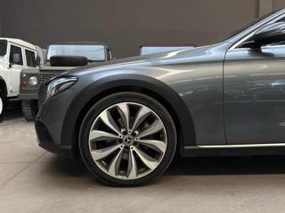 MERCEDES-BENZ E 220 usata, con Boardcomputer