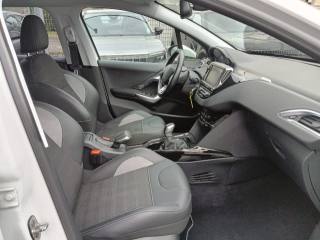 PEUGEOT 2008 usata, con Luci diurne LED