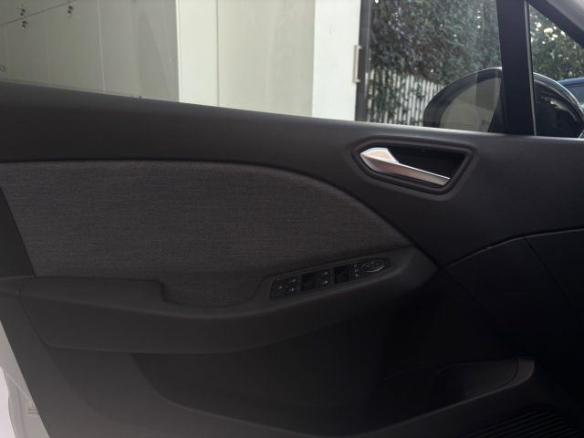 RENAULT Clio usata, con Touch screen