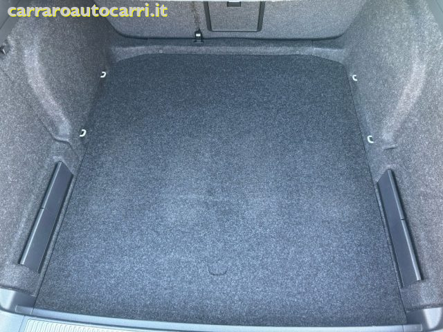 SKODA Superb usata, con Leve al volante