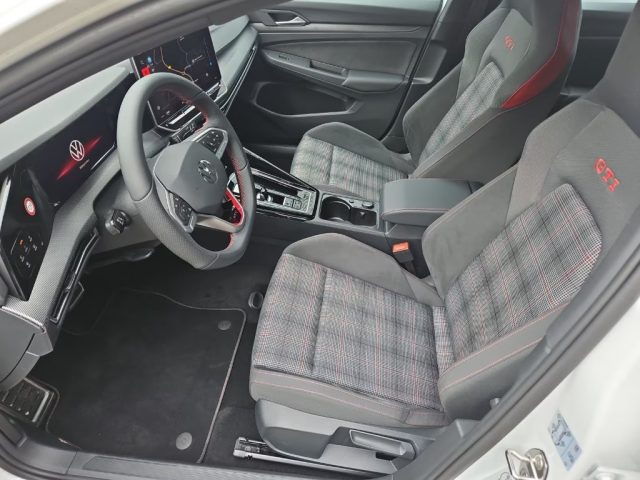 VOLKSWAGEN Golf usata, con Autoradio