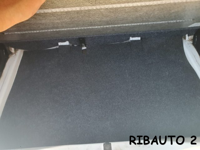 VOLKSWAGEN up! usata, con Autoradio