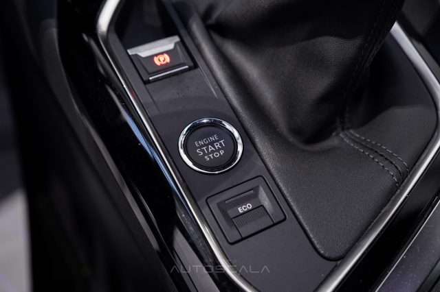 PEUGEOT 5008 usata, con Autoradio digitale
