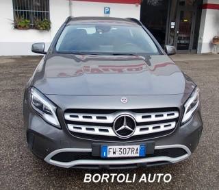 MERCEDES-BENZ GLA 200 usata, con Sensori di parcheggio anteriori