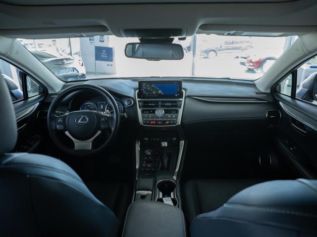 LEXUS NX 200t usata, con Bracciolo