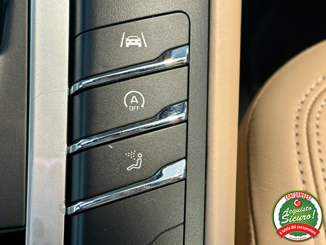 PORSCHE Macan usata, con Park Distance Control