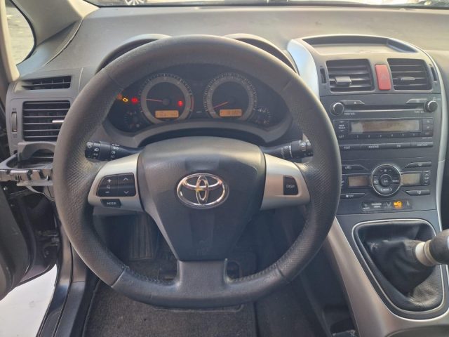 TOYOTA Auris usata, con Autoradio