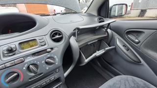 TOYOTA Yaris usata, con Sedile posteriore sdoppiato