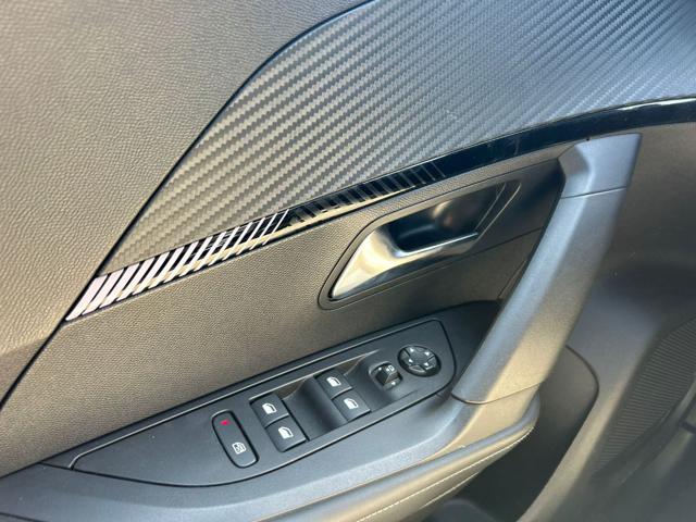 PEUGEOT 2008 usata, con Sistema di navigazione