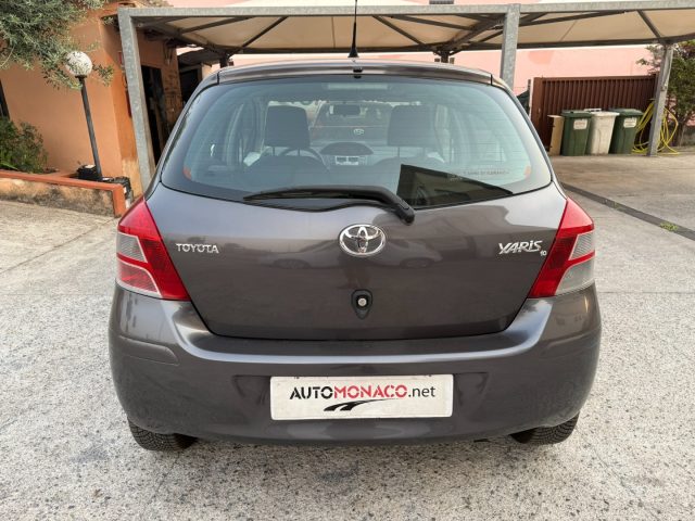 TOYOTA Yaris usata, con Autoradio