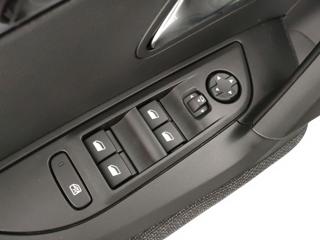 PEUGEOT 2008 usata, con Sistema di navigazione