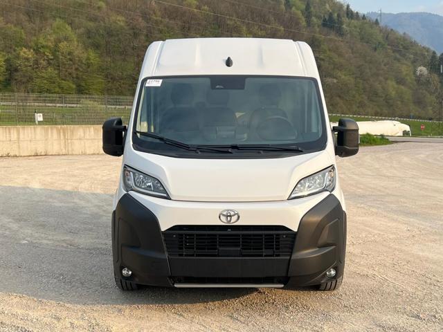 TOYOTA Proace Max usata, con Airbag