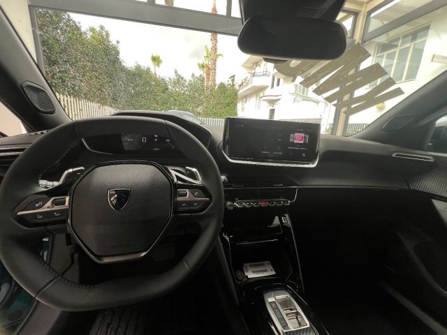 PEUGEOT 2008 usata, con USB
