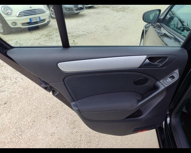 VOLKSWAGEN Golf usata, con Airbag testa