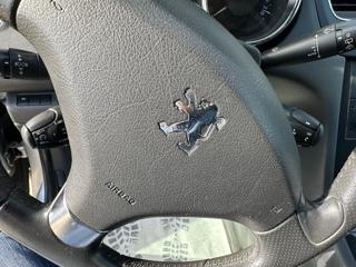 PEUGEOT 5008 usata, con Sensori di parcheggio posteriori