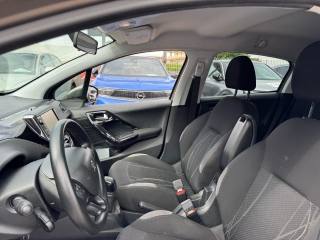 PEUGEOT 208 usata, con Autoradio