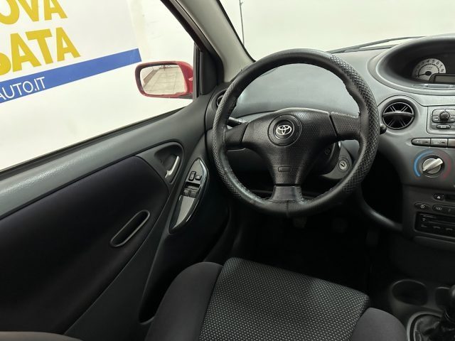TOYOTA Yaris usata 18
