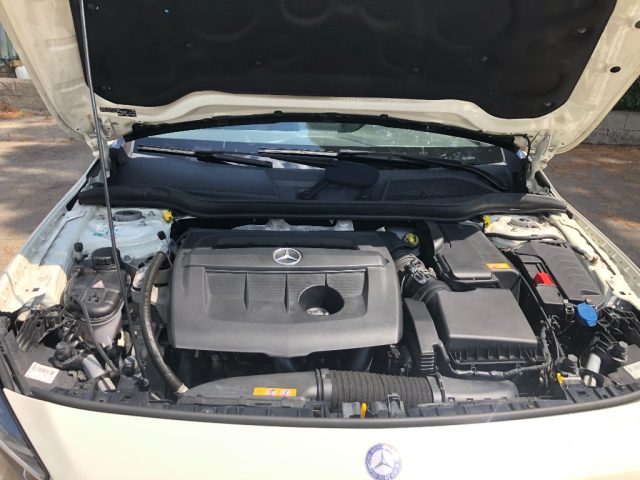 MERCEDES-BENZ GLA 180 usata 17