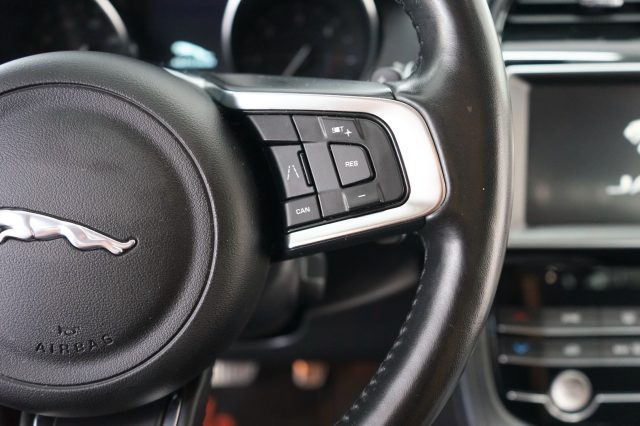 JAGUAR F-Pace usata, con Frenata d