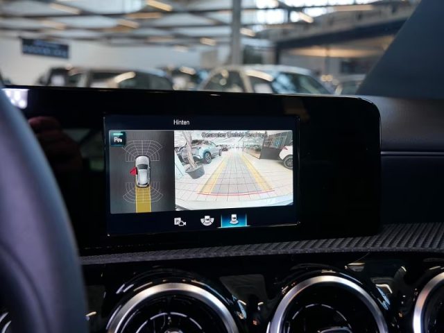 MERCEDES-BENZ A 180 usata, con Controllo automatico clima