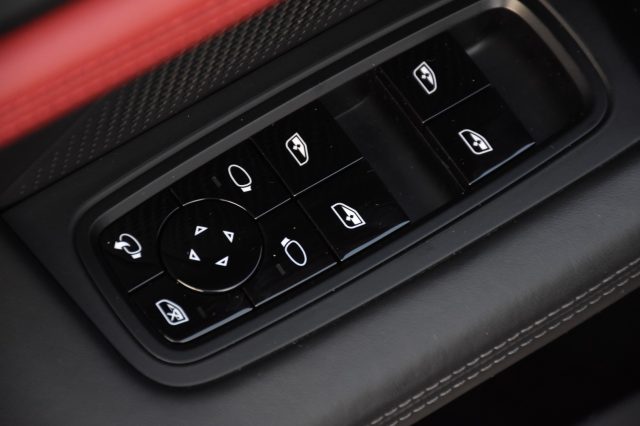 PORSCHE Taycan usata, con USB