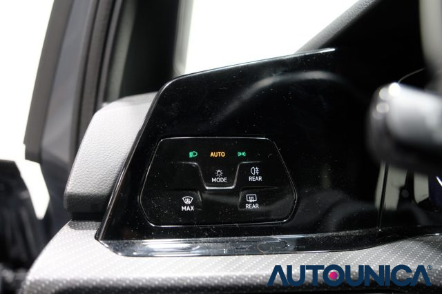 VOLKSWAGEN Golf usata, con Autoradio digitale