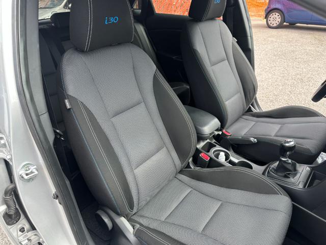 HYUNDAI i30 usata, con Park Distance Control